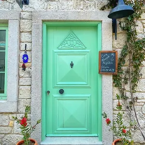  Hotel Dora